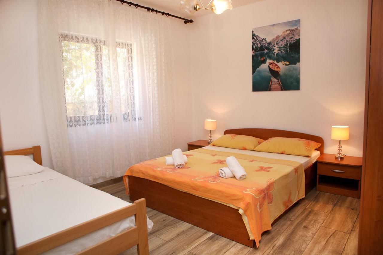 Apartman Gilan Seget Vranjica Esterno foto