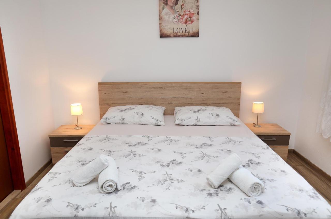 Apartman Gilan Seget Vranjica Esterno foto