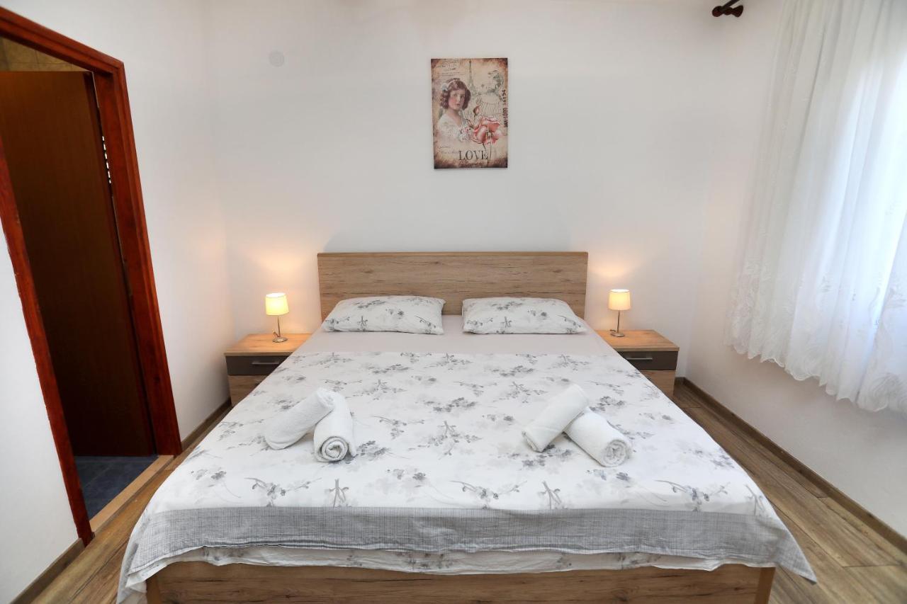 Apartman Gilan Seget Vranjica Esterno foto