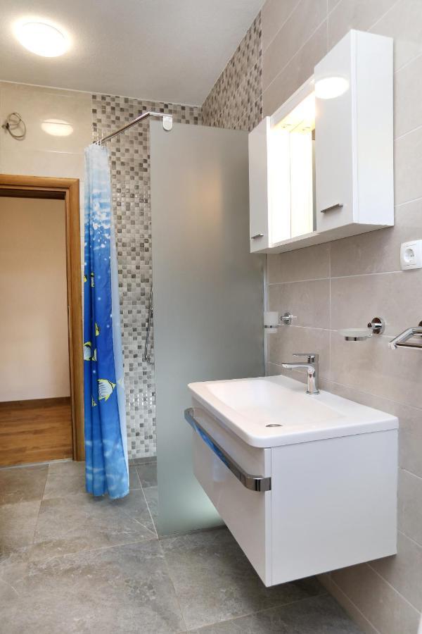 Apartman Gilan Seget Vranjica Esterno foto