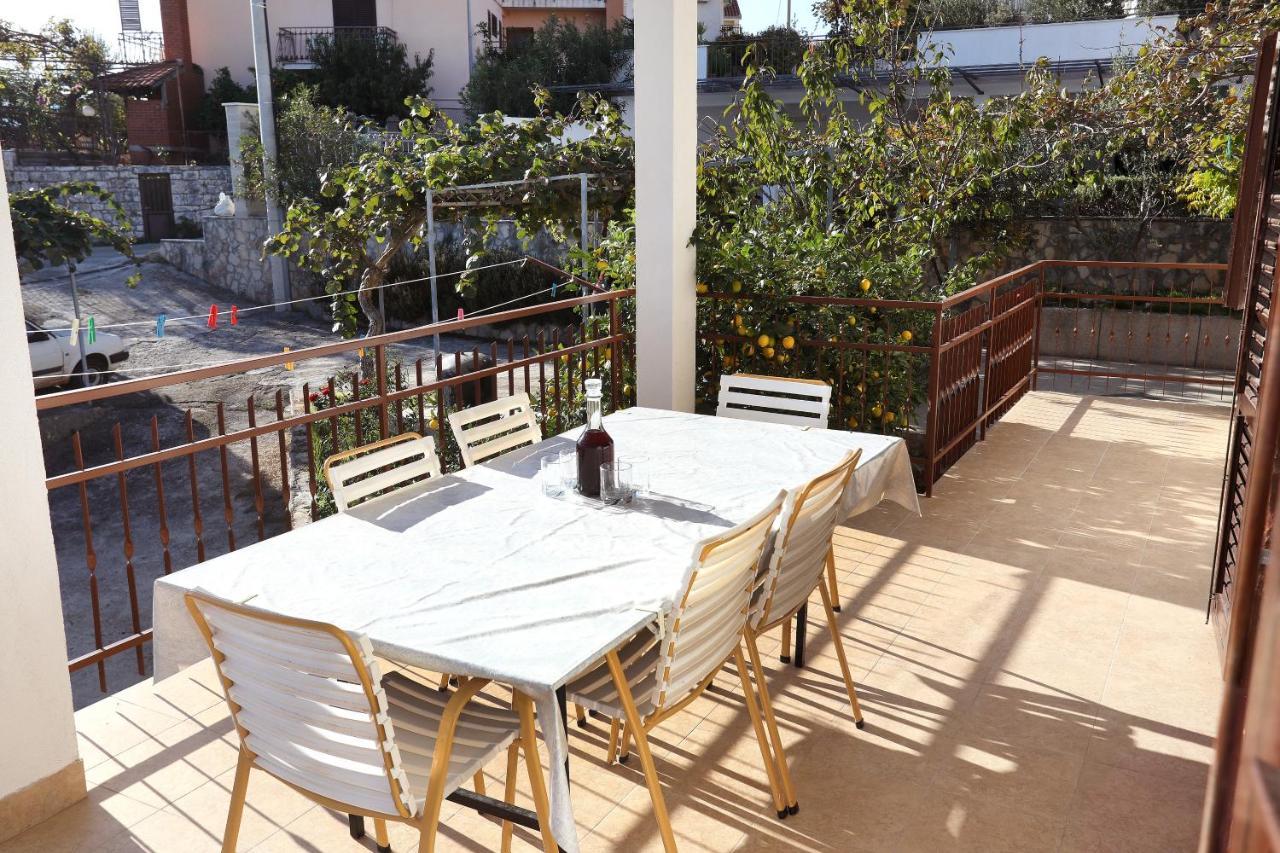 Apartman Gilan Seget Vranjica Esterno foto
