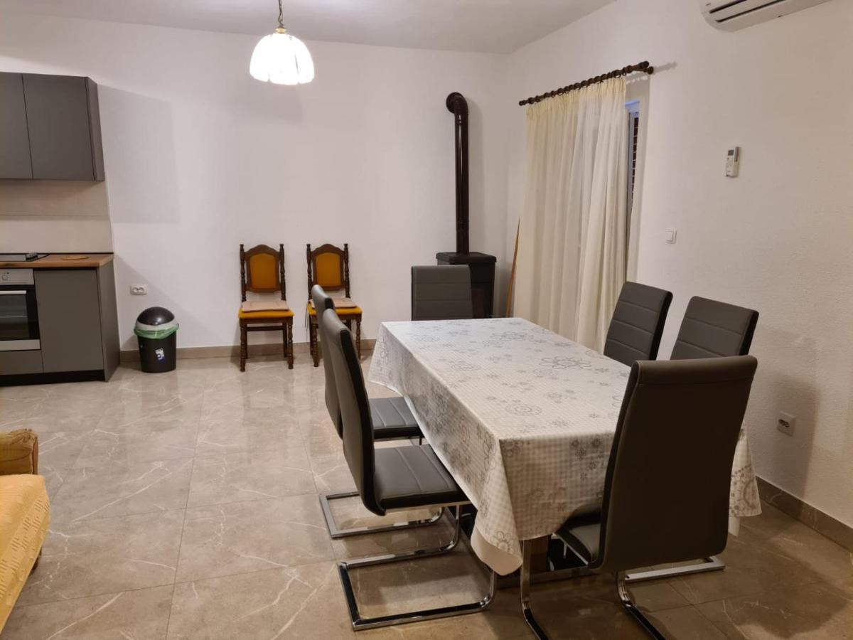 Apartman Gilan Seget Vranjica Esterno foto